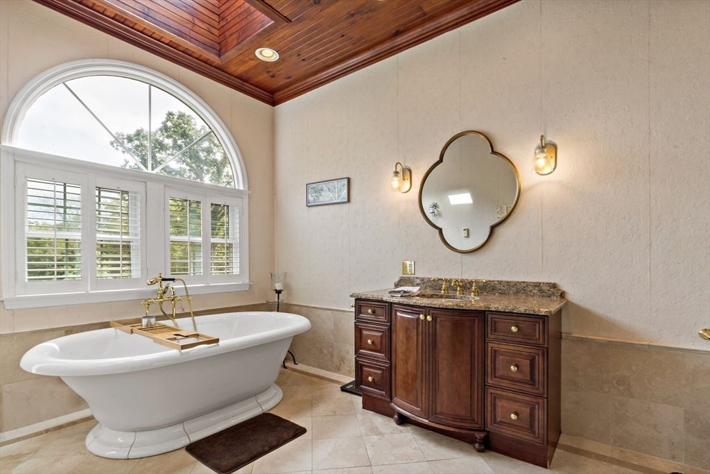 Bathroom, Free Standing Baths, Interior, Pendant Lights, Recessed Lighting, Wooden Ceilings
