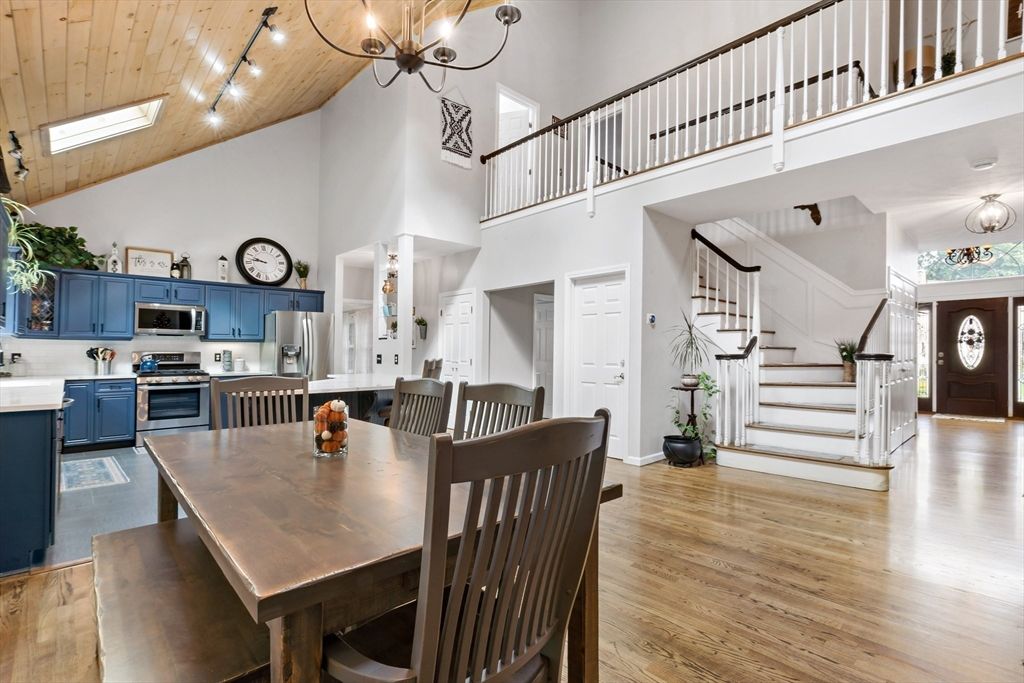 Chandelier, Dining room, Interior, Kitchen, Stainless Steel Appliances, Wooden Ceilings, Wood Texture Flooring