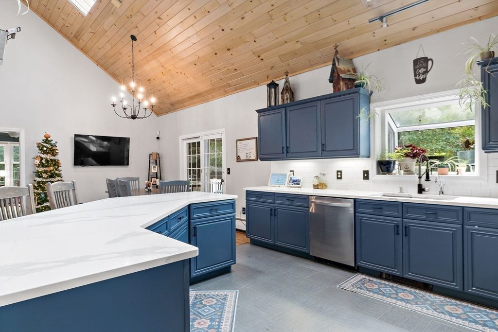 Chandelier, Dining room, Interior, Kitchen, Wooden Ceilings