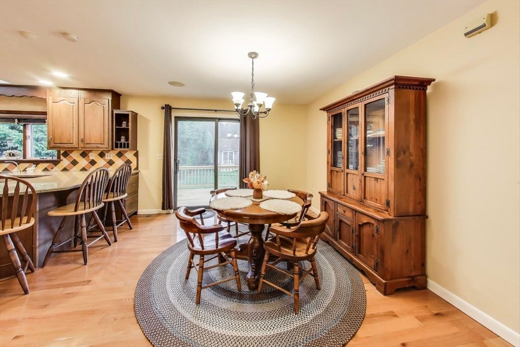 Chandelier, Dining room, Interior, Recessed Lighting, Wood Texture Flooring