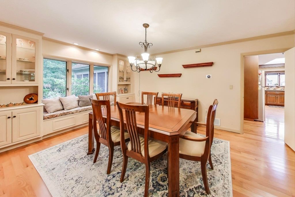 Chandelier, Dining room, Interior, Living room, Recessed Lighting, Wood Texture Flooring
