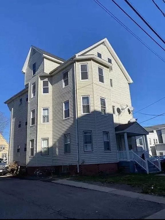 Exterior, Facade, Queen Anne Victorian