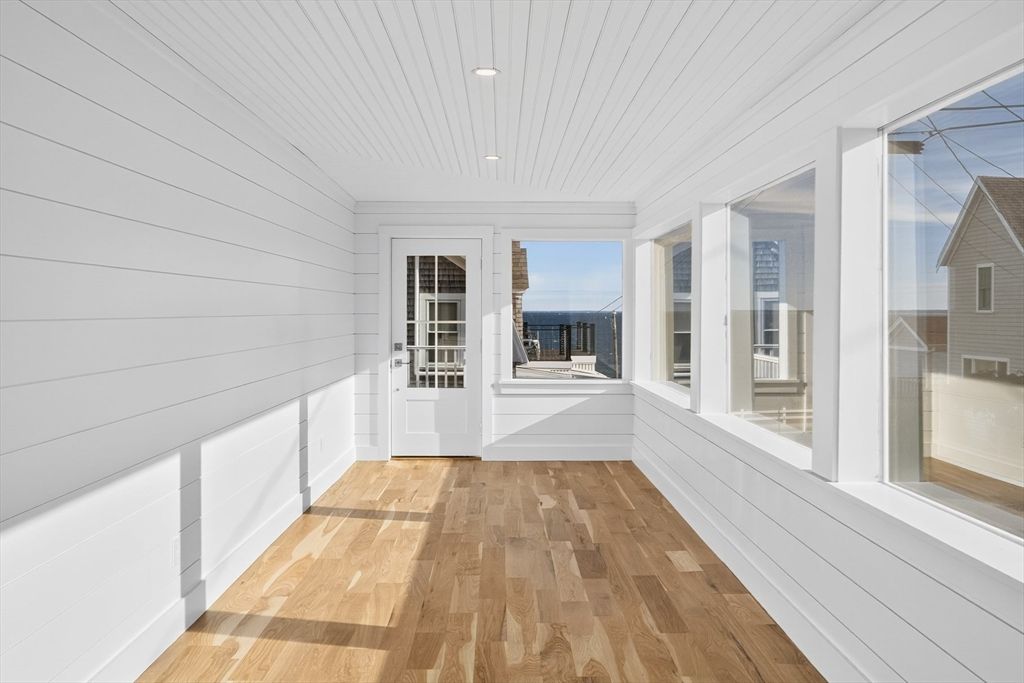Interior, Recessed Lighting, Water, Wood Texture Flooring