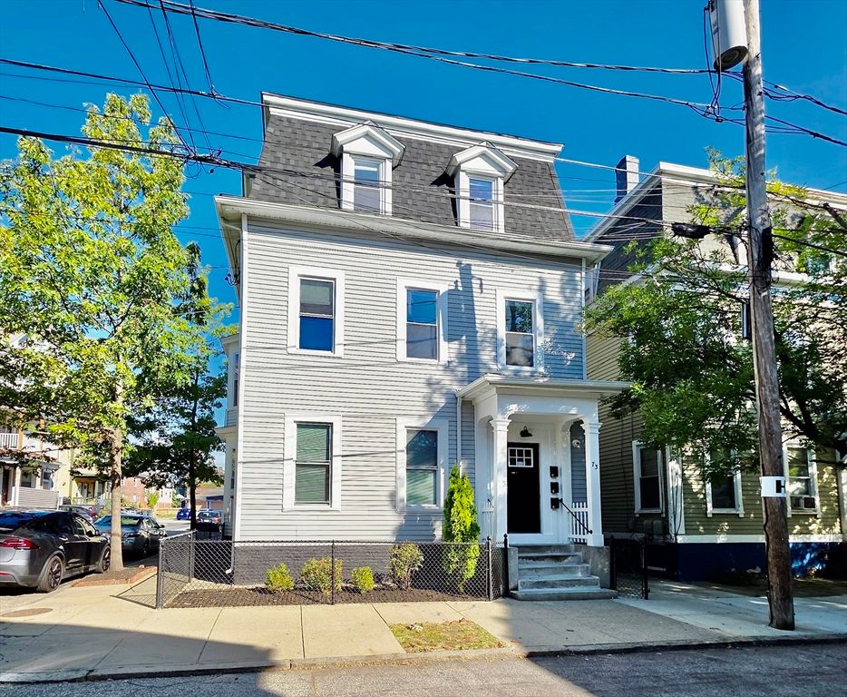 Exterior, Facade, American Foursquare
