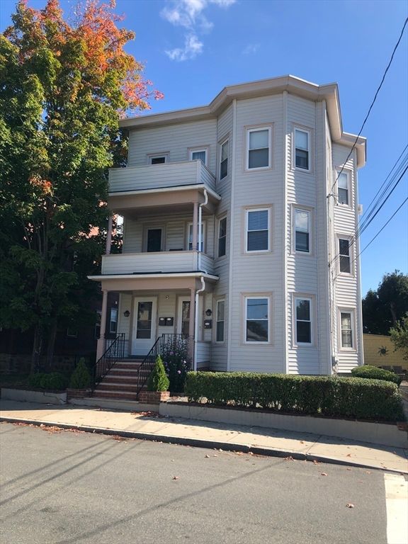 Exterior, Facade, Rowhouse