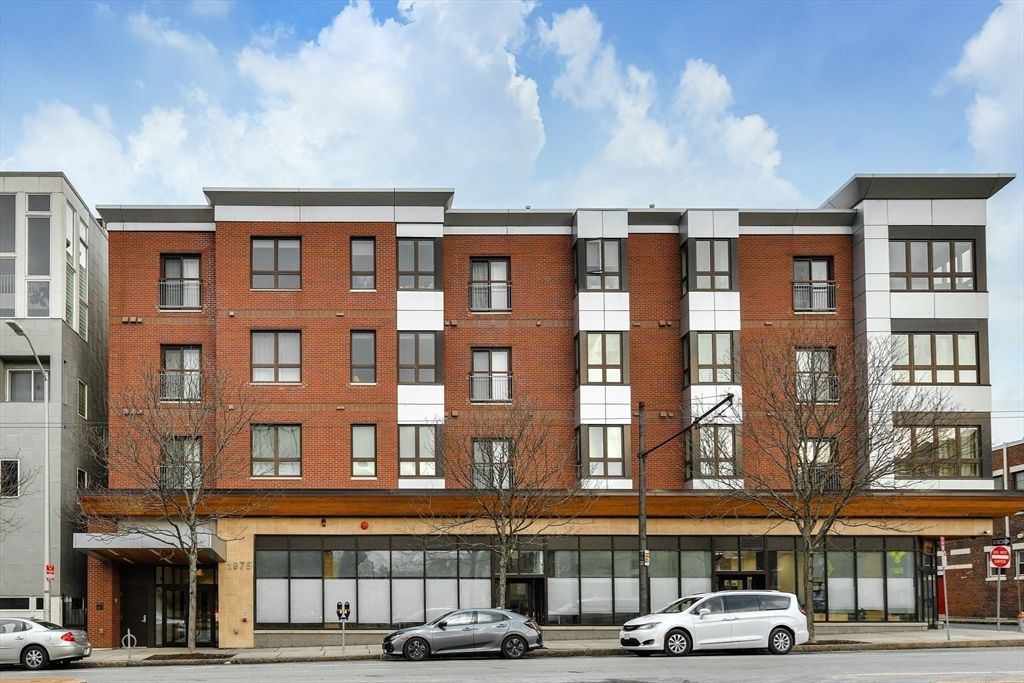 Exterior, Facade, Brick Facade, Rowhouse