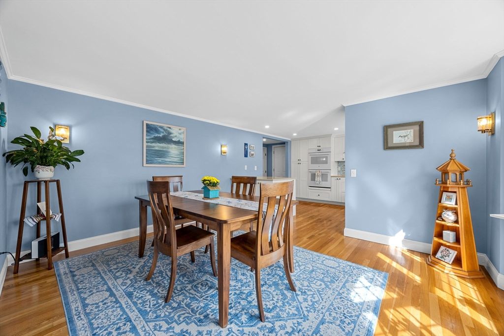 Dining room, Interior, Kitchen, Recessed Lighting, Wood Texture Flooring