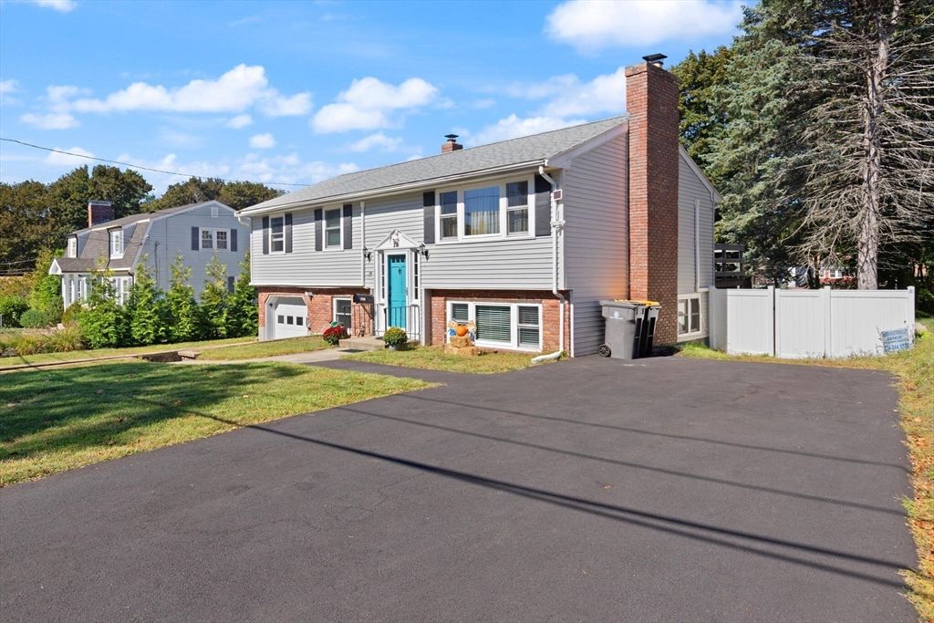 Backyard, Exterior, Facade, Raised Ranch
