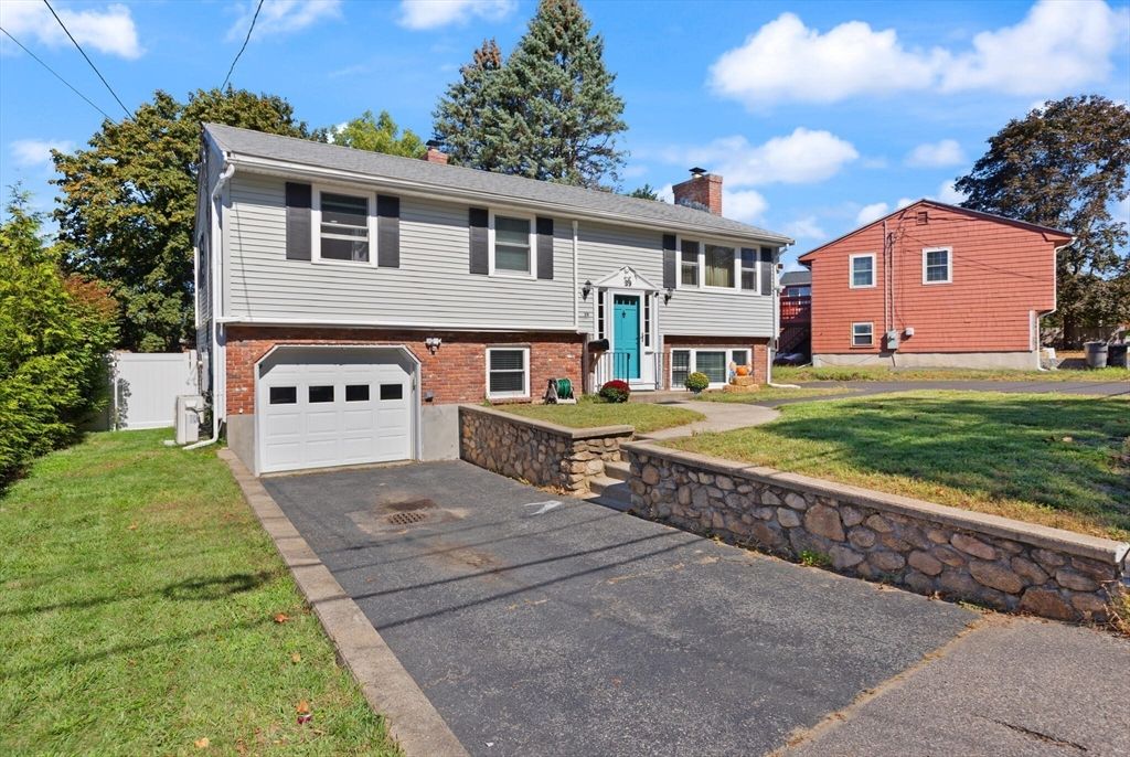 Attached, Exterior, Facade, Brick Facade, Raised Ranch