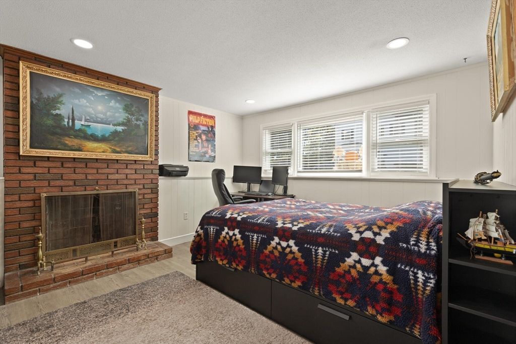 Bedroom, Fireplace, Home Office, Interior, Recessed Lighting, Wood Texture Flooring