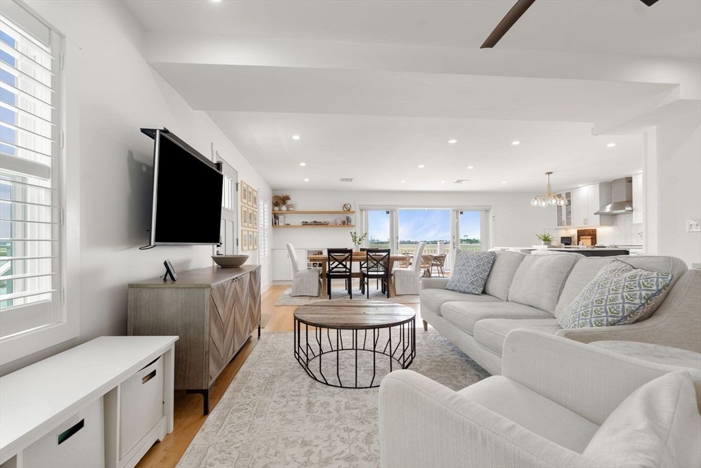 Chandelier, Dining room, Interior, Kitchen, Living room, Recessed Lighting, Wood Texture Flooring