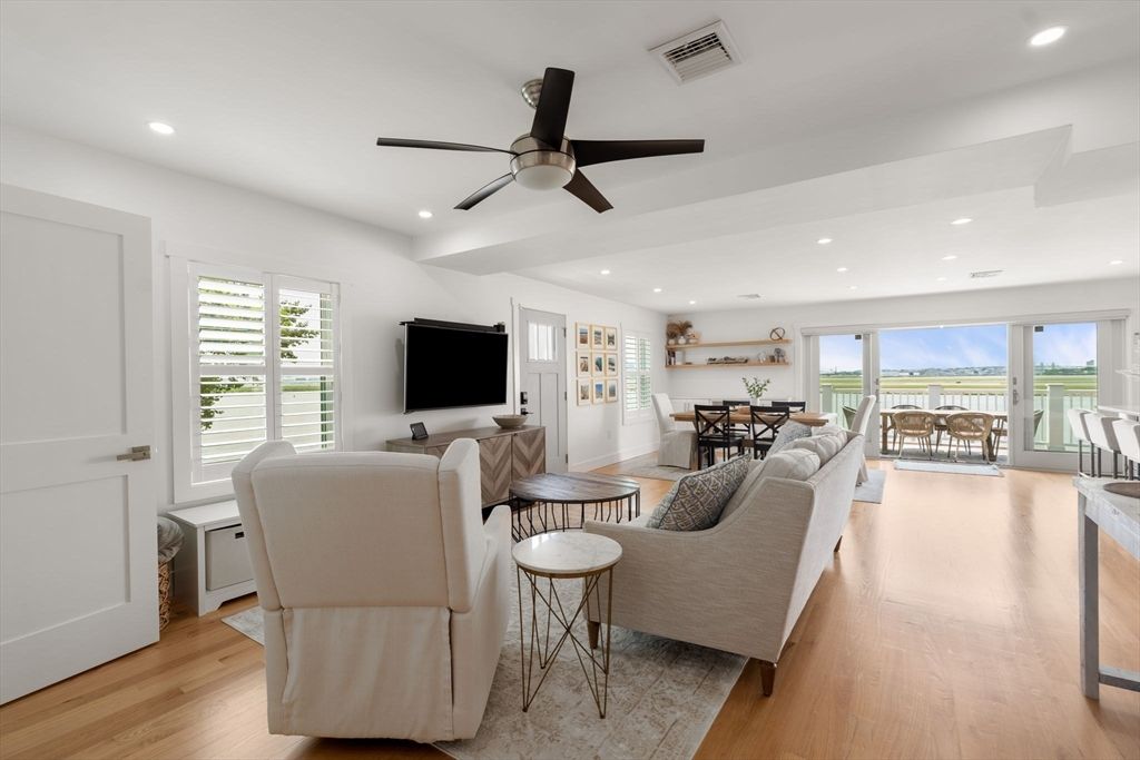 Dining room, Interior, Living room, Recessed Lighting, Wood Texture Flooring