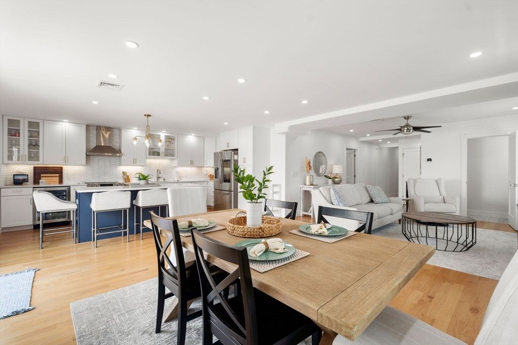 Dining room, Interior, Kitchen, Living room, Pendant Lights, Recessed Lighting, Stainless Steel Appliances, Wood Texture Flooring