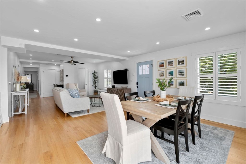 Dining room, Interior, Living room, Recessed Lighting, Wood Texture Flooring