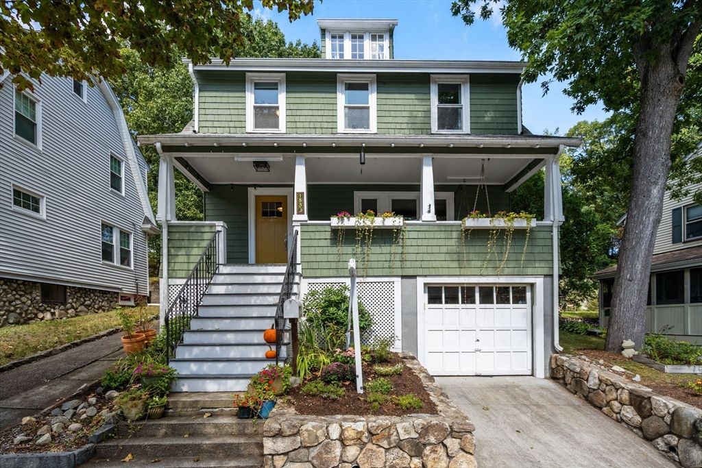 Attached, Exterior, Facade, American Foursquare