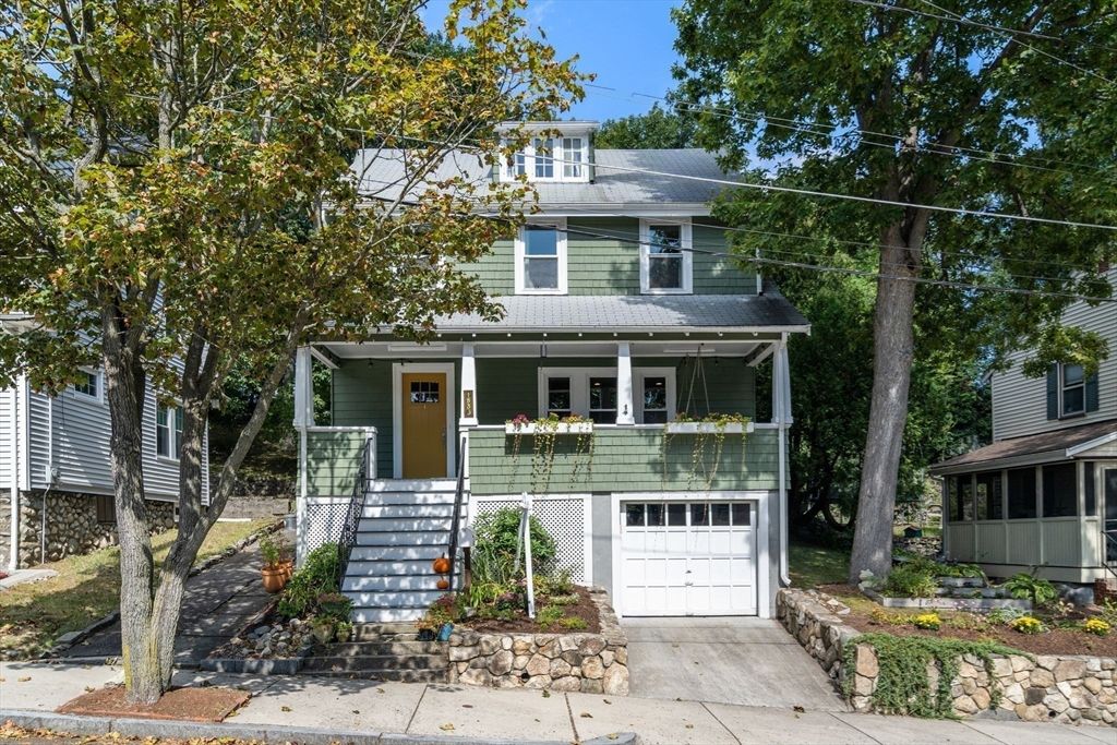 Attached, Exterior, Facade, American Foursquare