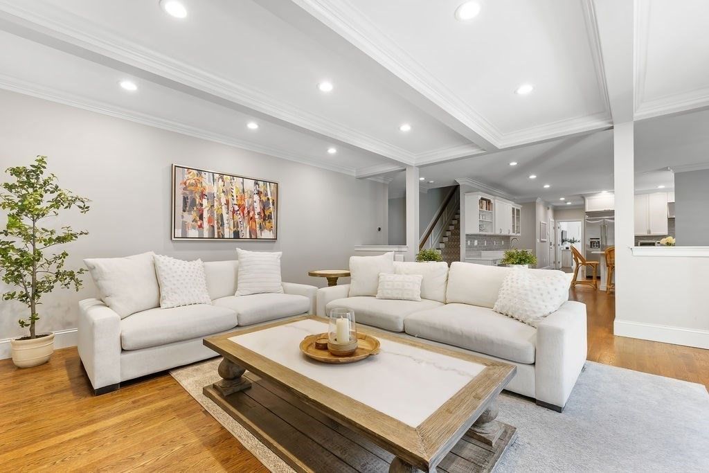 Interior, Living room, Recessed Lighting, Wood Texture Flooring