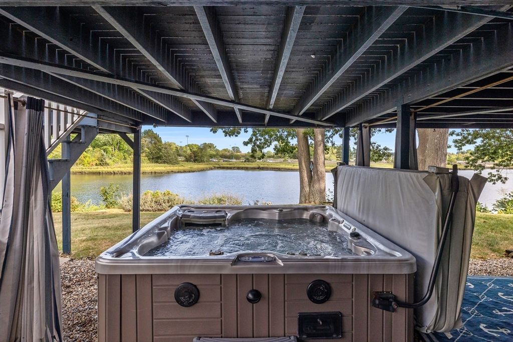 Exterior, Hot Tub, Water