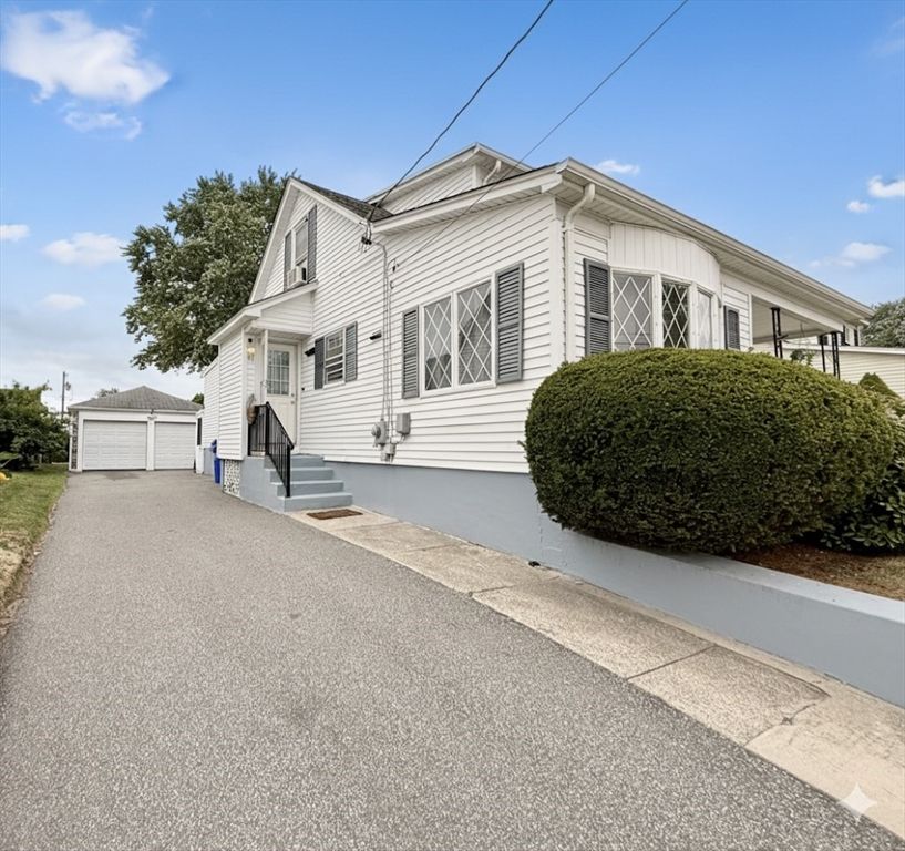 Detached Garage, Exterior