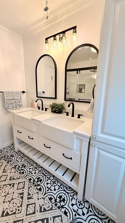 Bathroom, Dual Sink Vanities, Interior