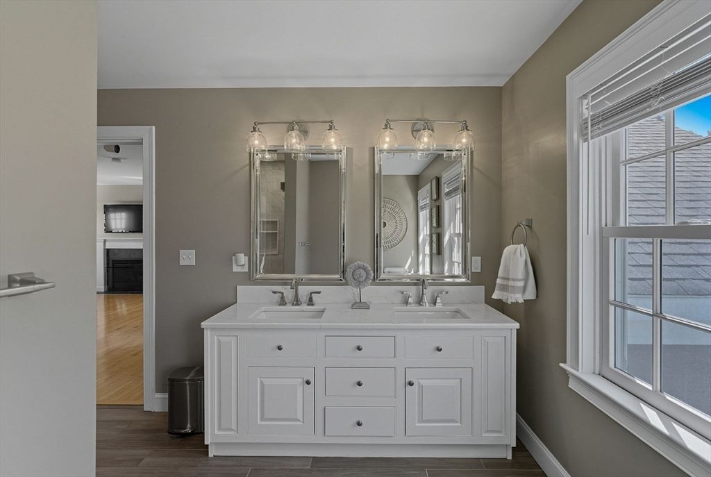 Bathroom, Dual Sink Vanities, Interior, Wood Texture Flooring