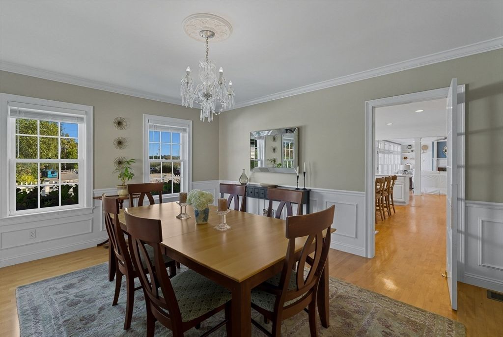Chandelier, Dining room, Interior, Piano, Recessed Lighting, Wood Texture Flooring