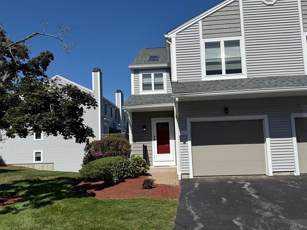 Attached, Exterior, Facade, Rowhouse
