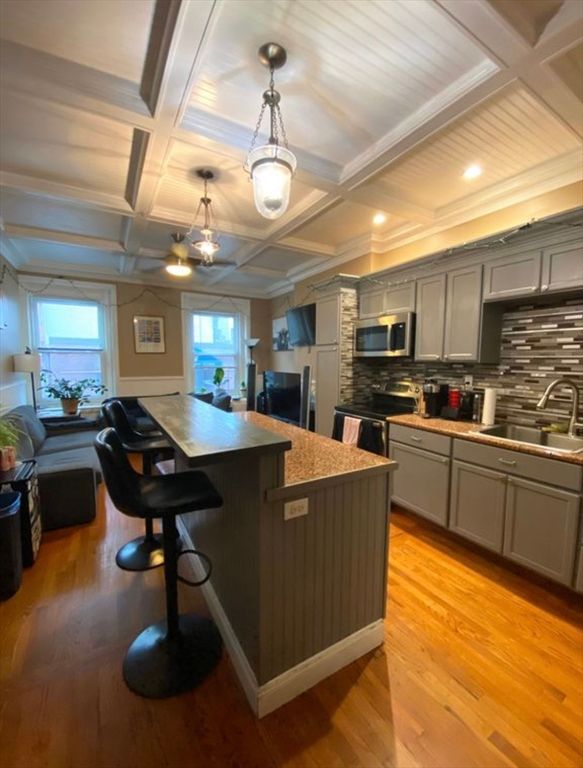 Interior, Kitchen, Living room, Pendant Lights, Recessed Lighting, Wood Texture Flooring