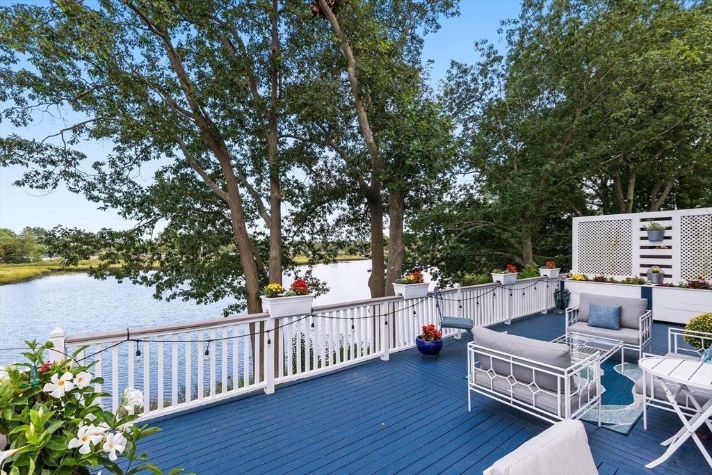 Exterior, Pool, Water