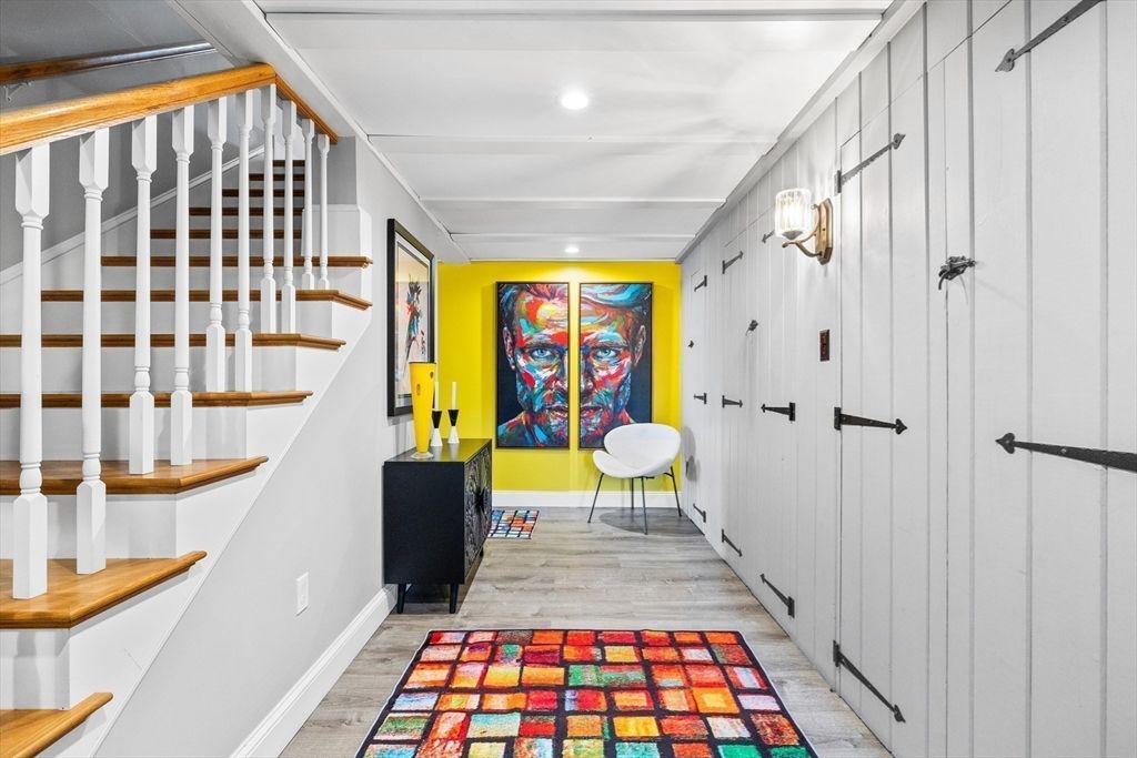 Interior, Recessed Lighting, Wood Texture Flooring
