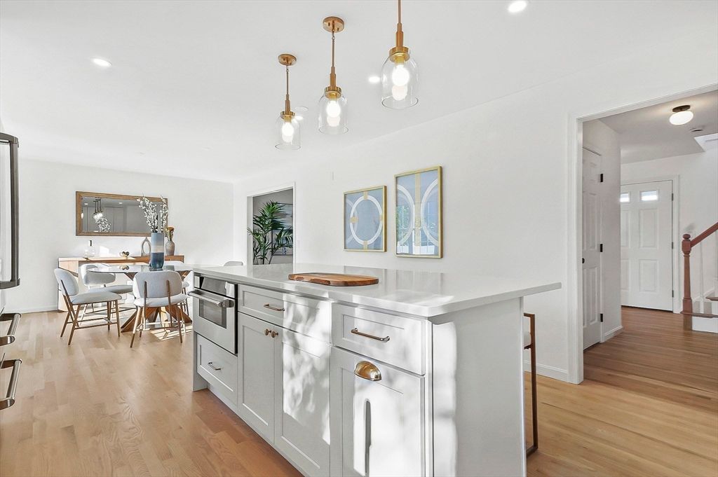 Dining room, Interior, Kitchen, Pendant Lights, Recessed Lighting, Wood Texture Flooring
