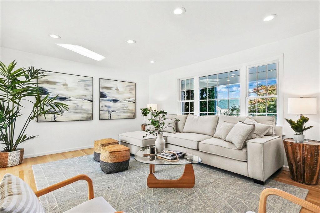 Interior, Living room, Recessed Lighting, Water, Wood Texture Flooring