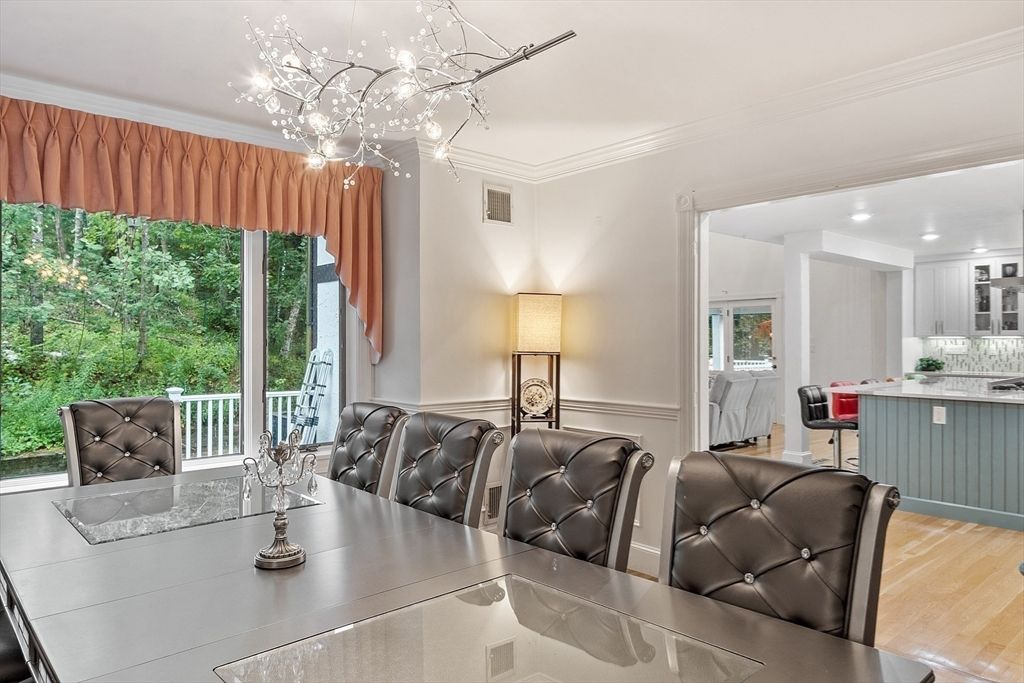 Dining room, Interior, Kitchen, Recessed Lighting, Wood Texture Flooring