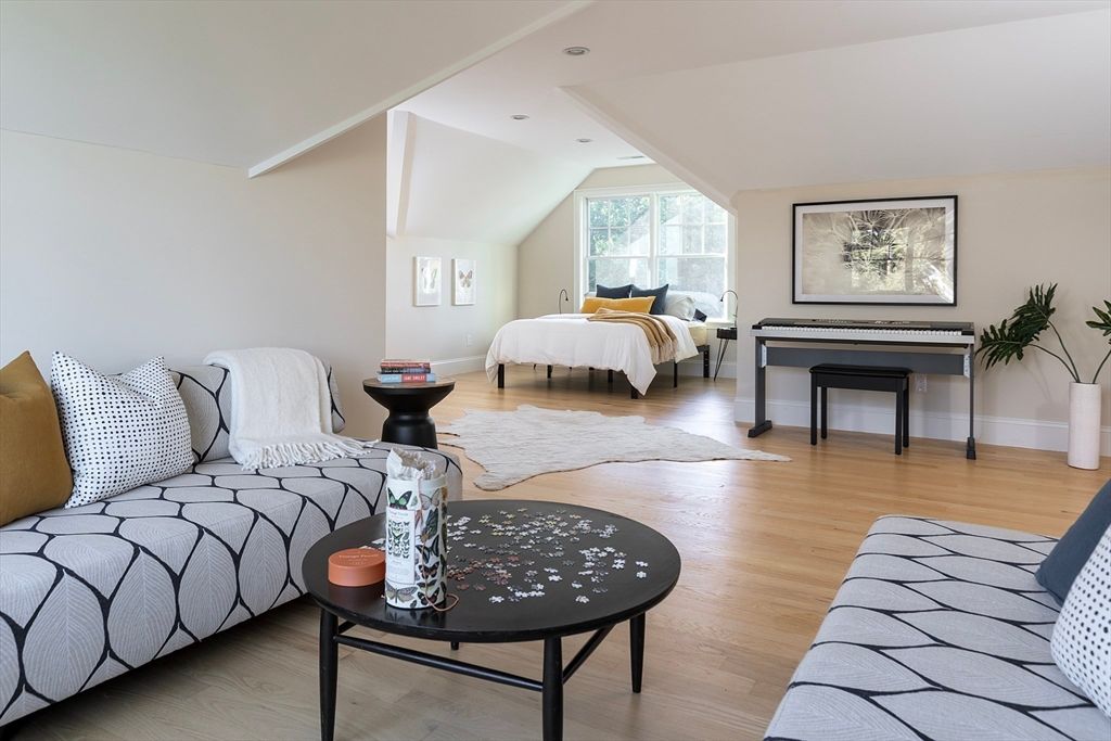 Bedroom, Interior, Piano, Recessed Lighting, Wood Texture Flooring