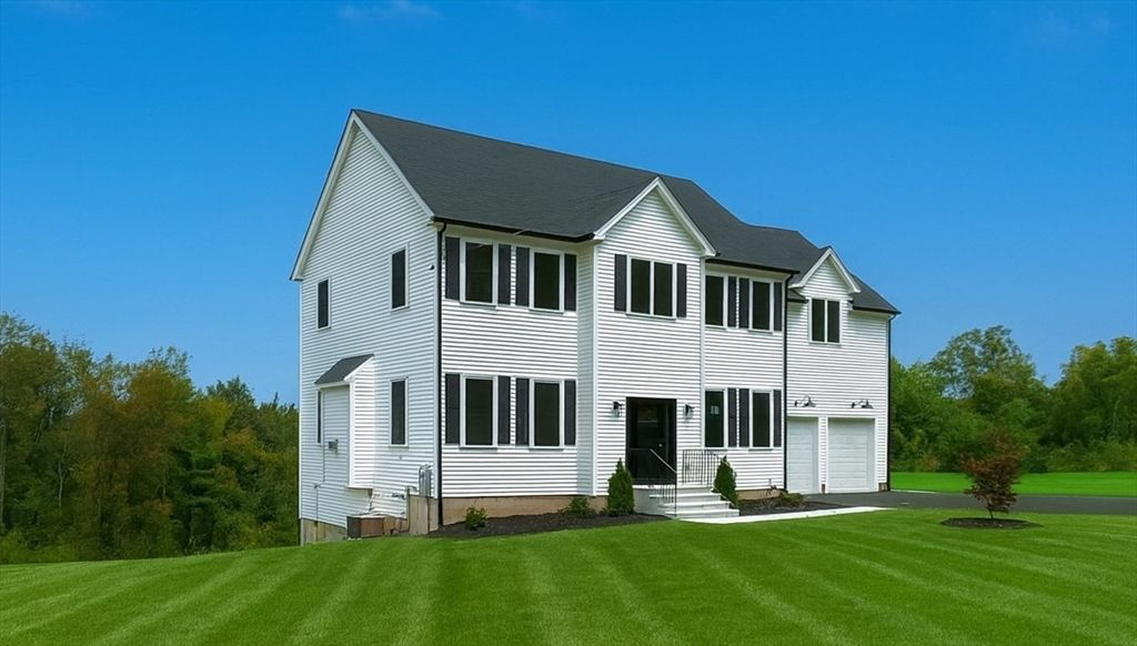 Attached, Exterior, Facade, Farmhouse