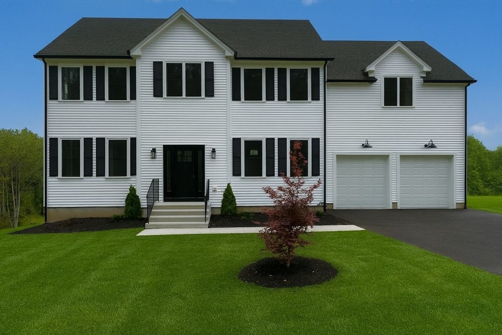 Attached, Exterior, Facade, Farmhouse
