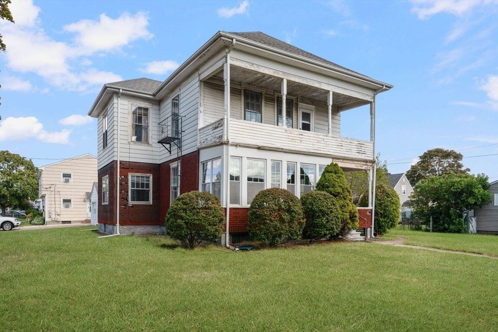 Exterior, Facade, Brick Facade, American Foursquare