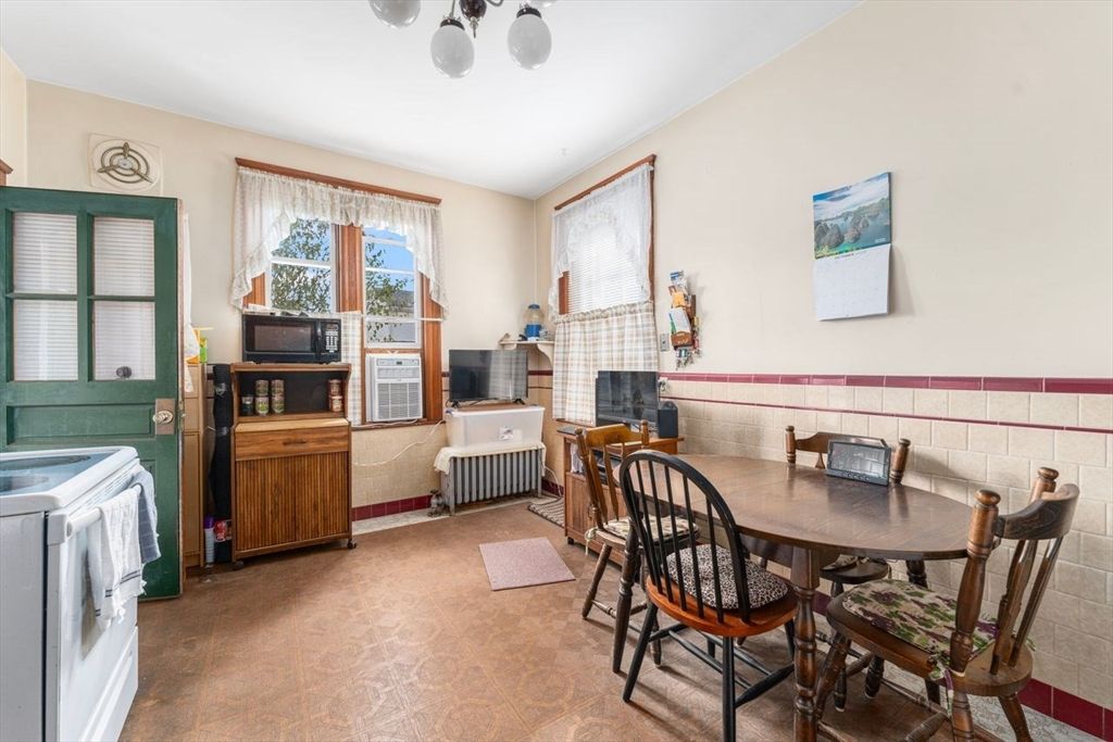 Dining room, Interior