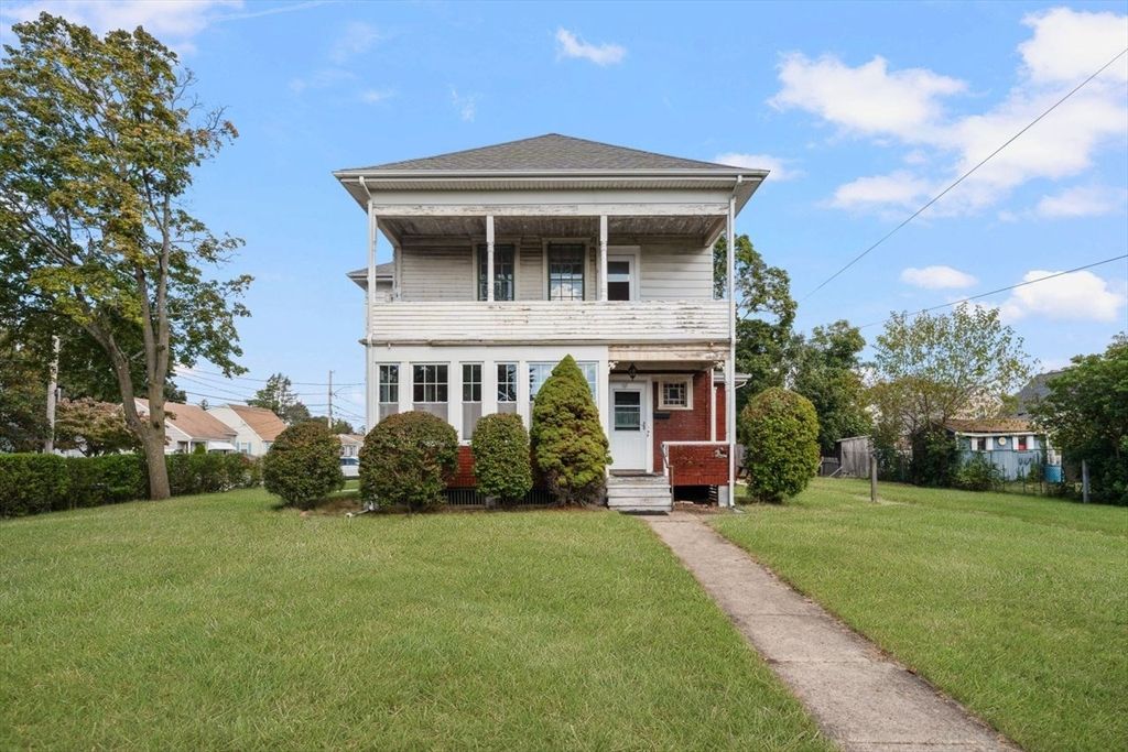 Backyard, Exterior, Facade, American Foursquare
