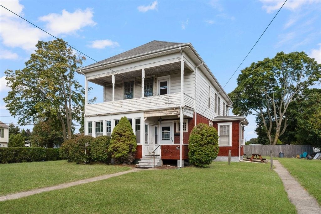 Backyard, Exterior, Facade, Brick Facade, American Foursquare