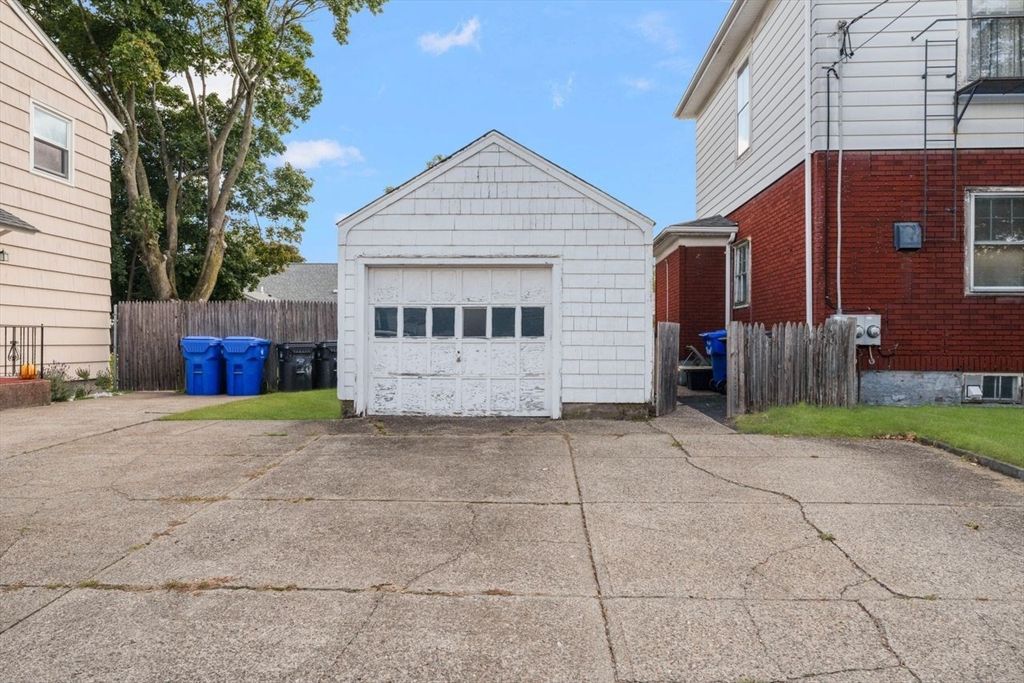 Detached Garage, Exterior