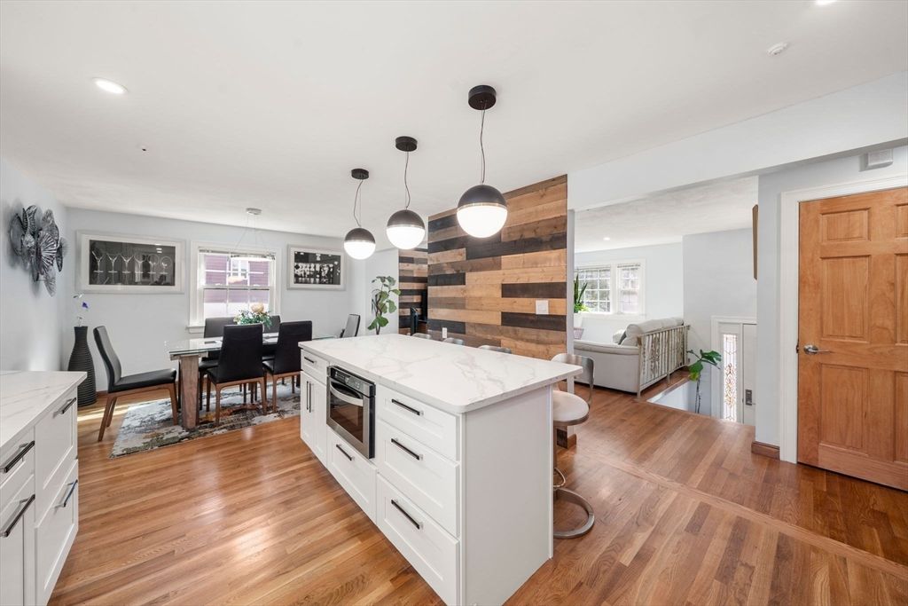 Dining room, Interior, Kitchen, Pendant Lights, Recessed Lighting, Wood Texture Flooring