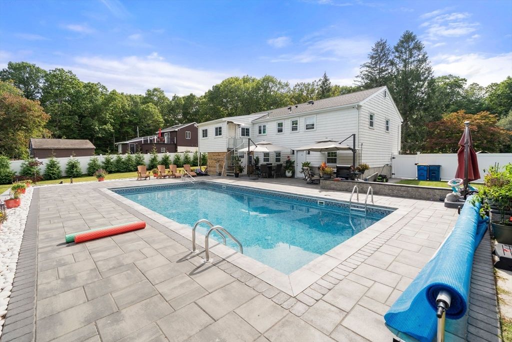 Exterior, Pool