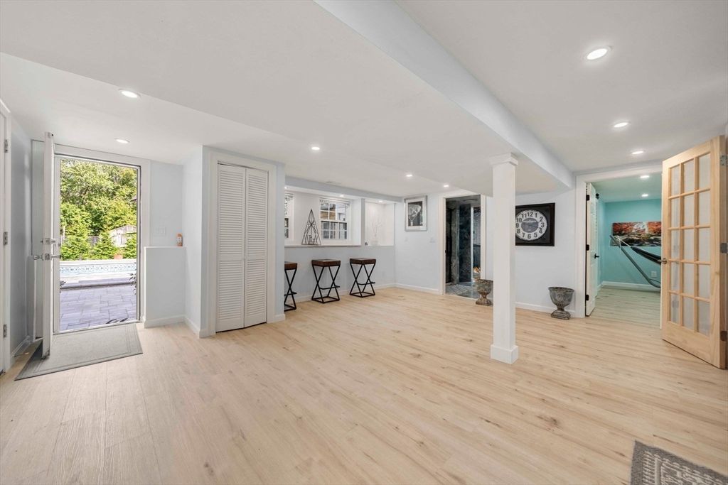 Interior, Recessed Lighting, Wood Texture Flooring