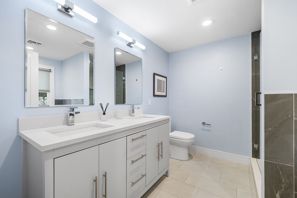 Bathroom, Dual Sink Vanities, Interior, Recessed Lighting