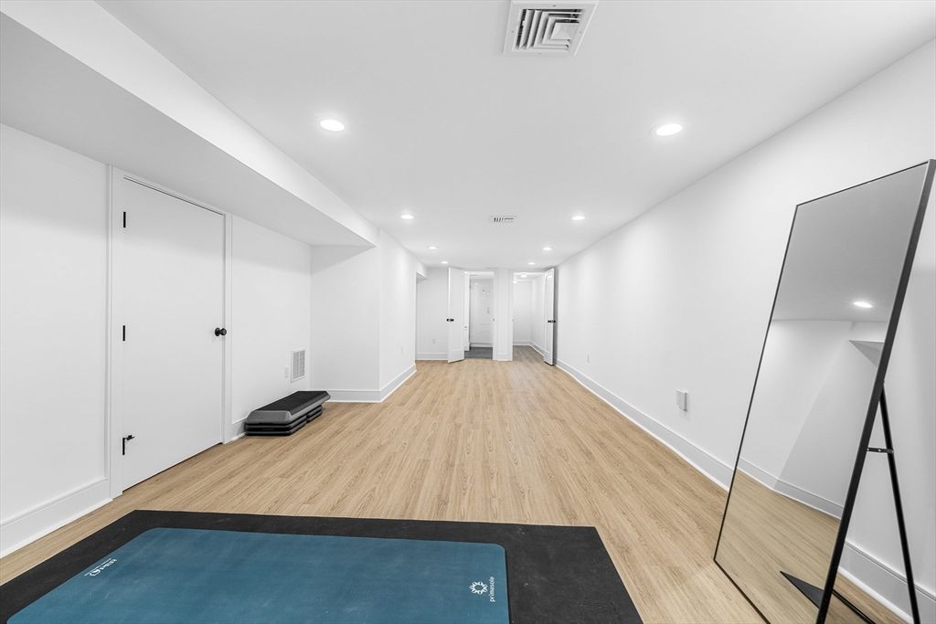 Interior, Recessed Lighting, Wood Texture Flooring