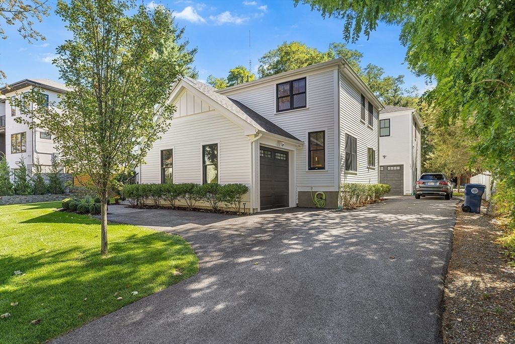 Attached, Exterior, Facade, Farmhouse