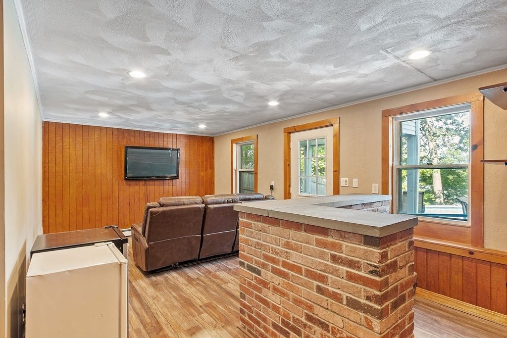 Interior, Recessed Lighting, Wood Texture Flooring, Wooden Walls