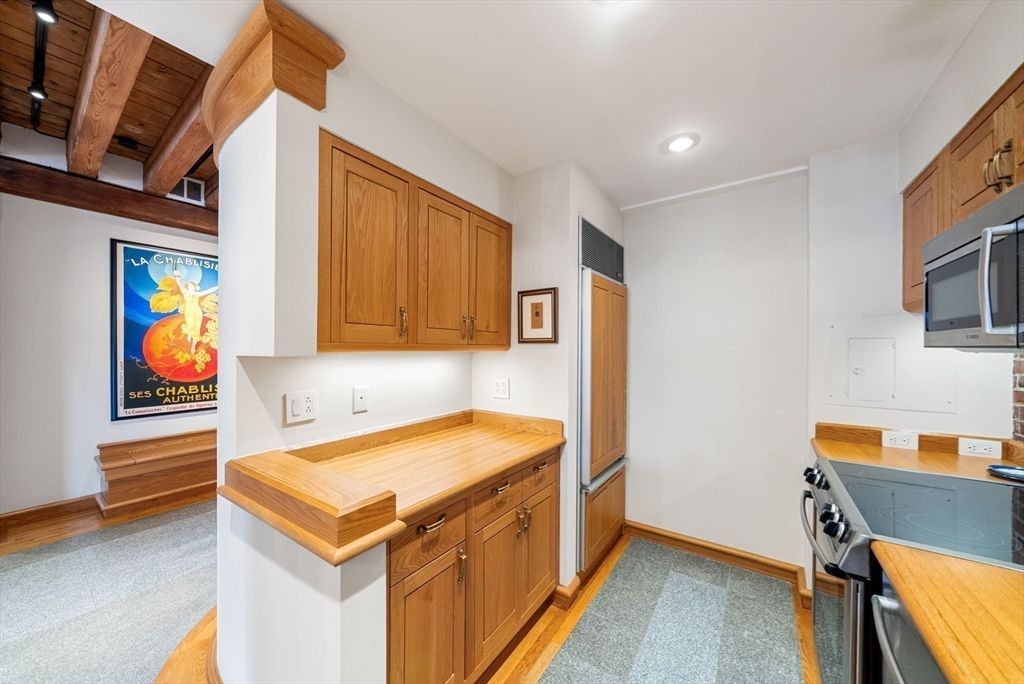 Interior, Kitchen, Recessed Lighting, Wooden Beams, Wooden Ceilings