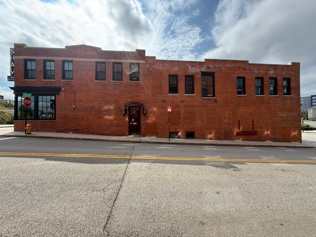 Exterior, Facade, Brick Facade, Rowhouse